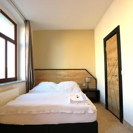 Am Fluss Saale Weißenfels